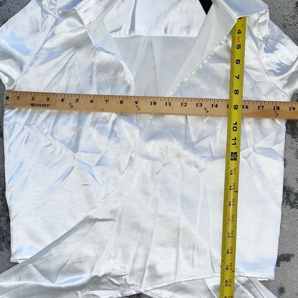 Fashion Nova Tie Front Top Off White Satin V Neck Crop Shirt Size Small - Picture 4 of 8